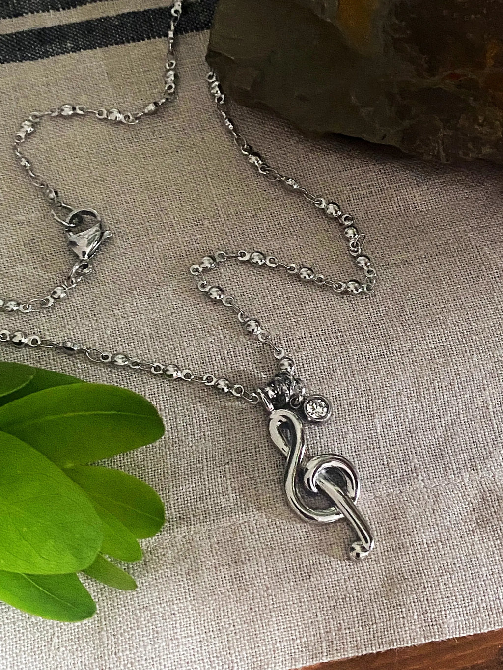 MUSICAL NOTE NECKLACE