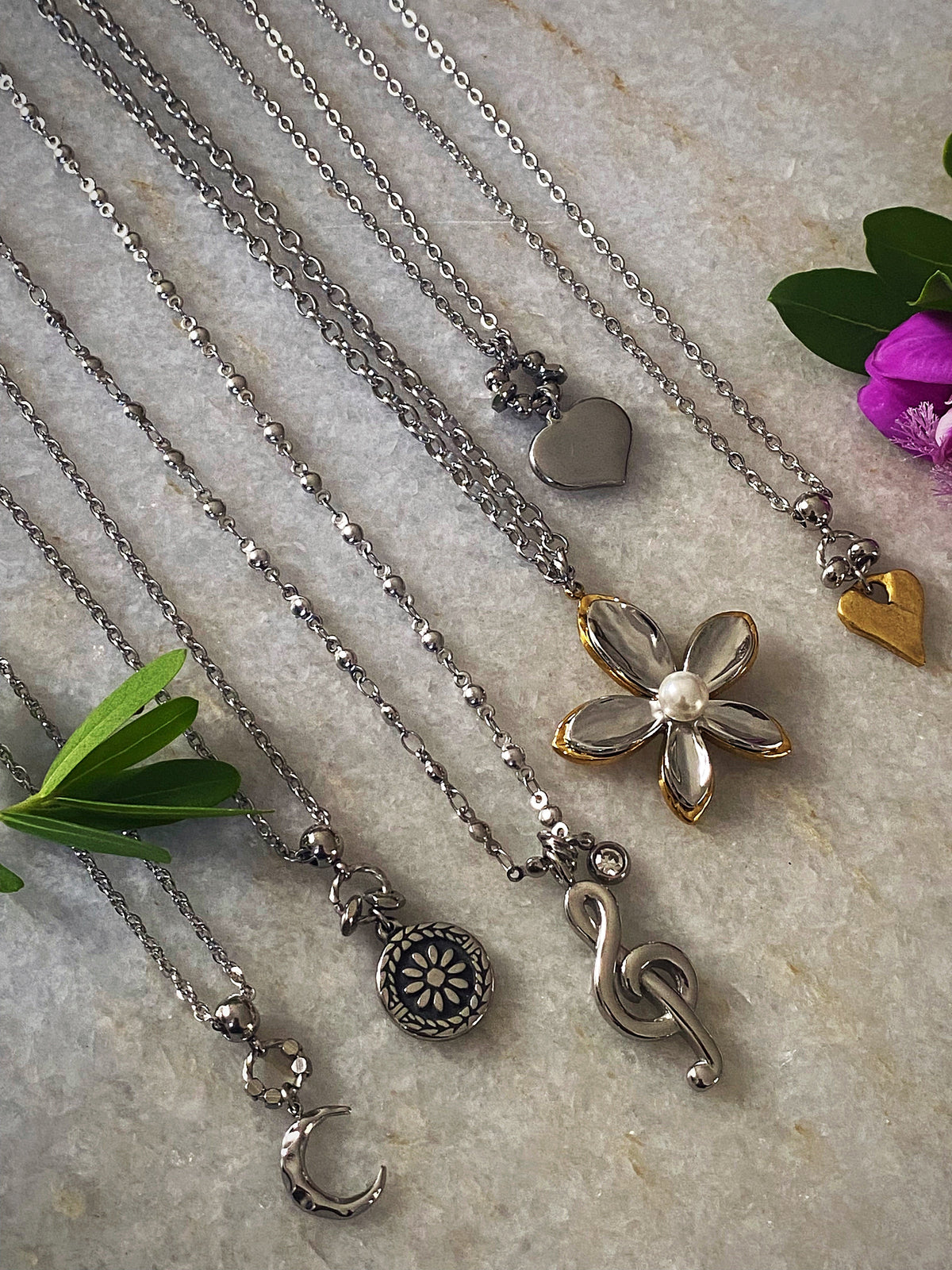 MUSICAL NOTE NECKLACE